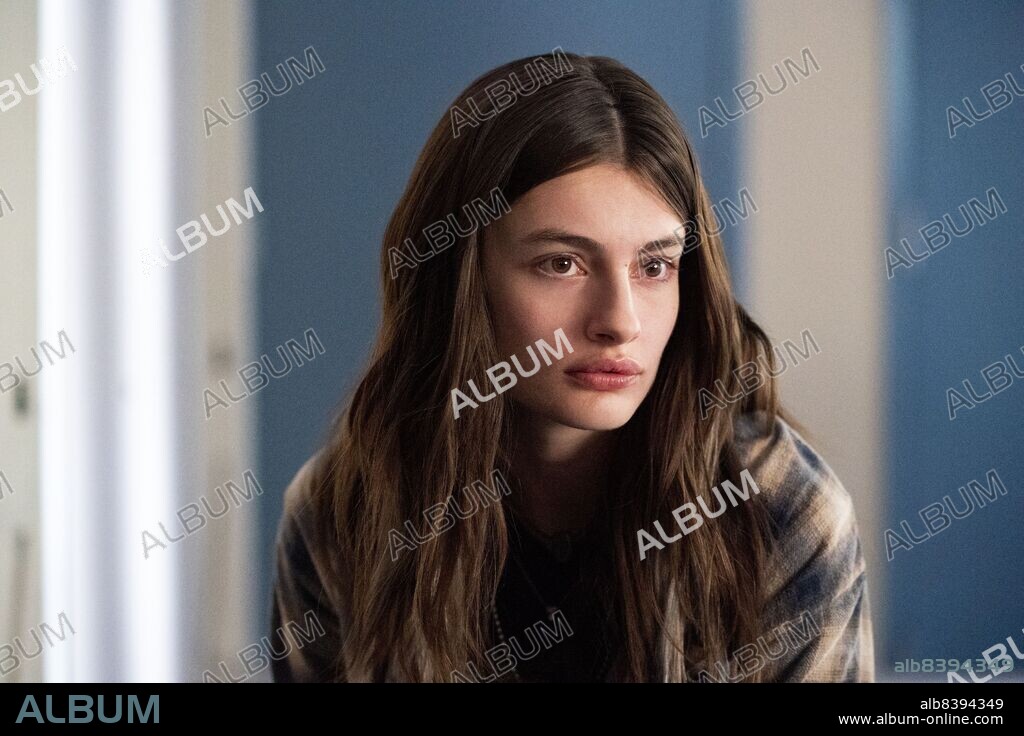 DIANA SILVERS en SPACE FORCE, 2020, dirigida por PAUL KING y TOM MARSHALL. Copyright 3 Arts Entertainment / Netflix.