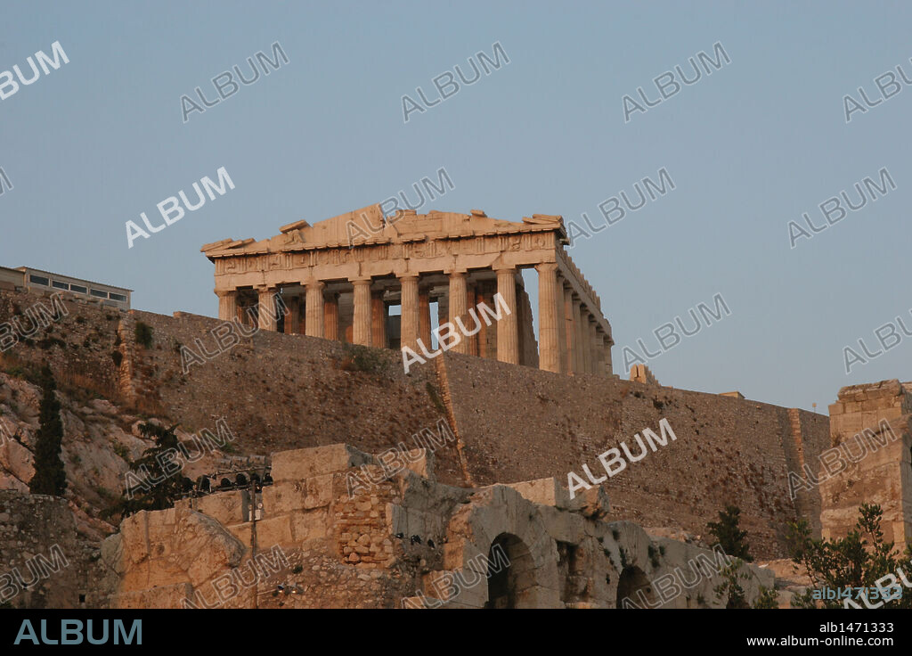 ARTE GRIEGO. GRECIA. PARTENON. Templo dórico dedicado a la diosa Atenea, construido en mármol blanco. Fechado entre 447-432 a. C. Arquitectos, Ictino y Calicrates.