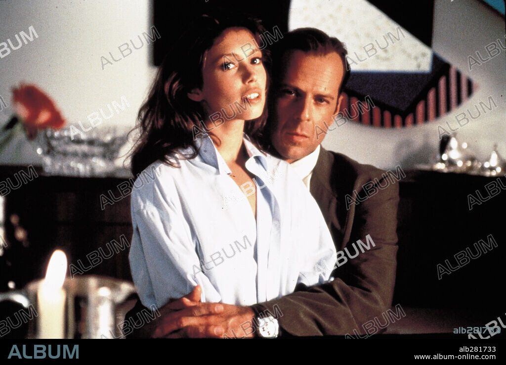 BRUCE WILLIS and JANE MARCH in COLOR OF NIGHT, 1994, directed by RICHARD RUSH. Copyright HOLLYWOOD PICTURES.