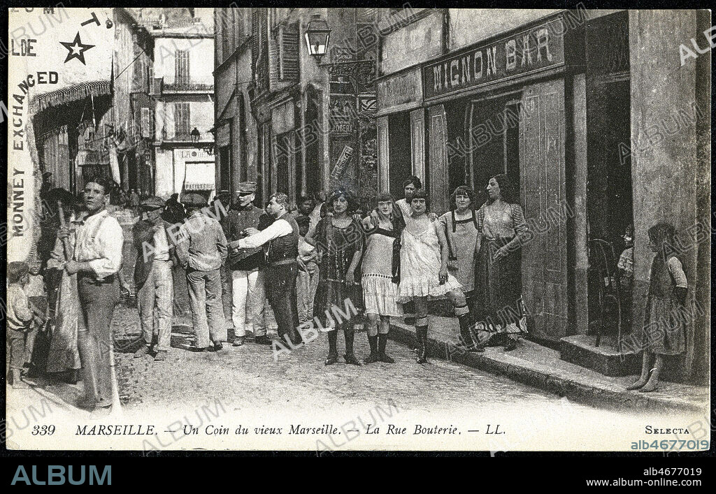 Prostitution: ' MARSEILLE, un coin du vieux Marseille, la rue Bouterie' Groupe de prostituees devant le Mignon Bar. Carte postale vers 1905-1910. Credit Collection IM/Kharbine-Tapabor.