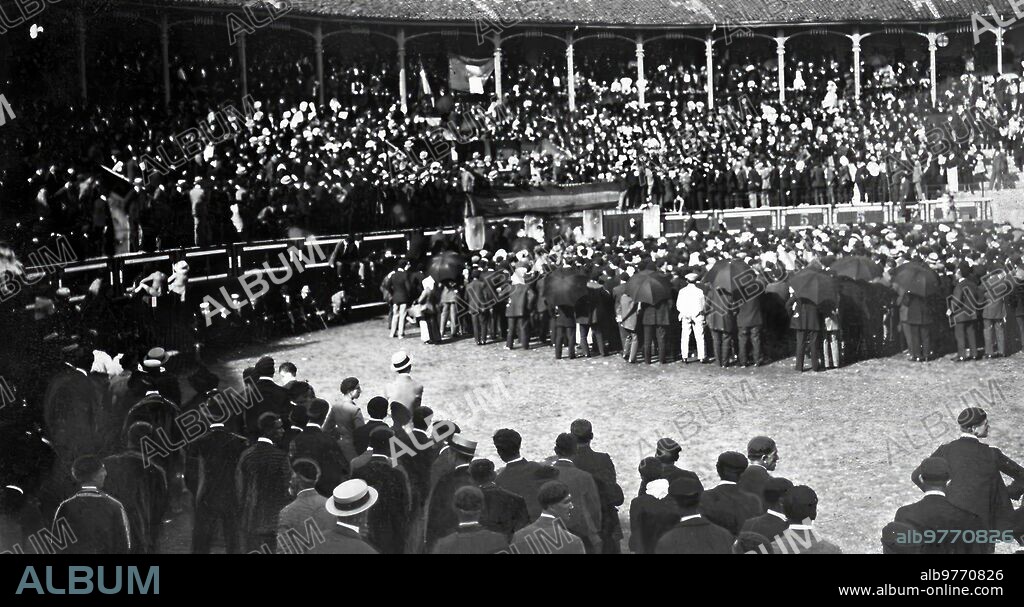 Agosto 1918. Dos Mitines en las Provincias Vascongadas. 2.-la plaza de Toros de Irún durante el mitin de las Izquierdas.