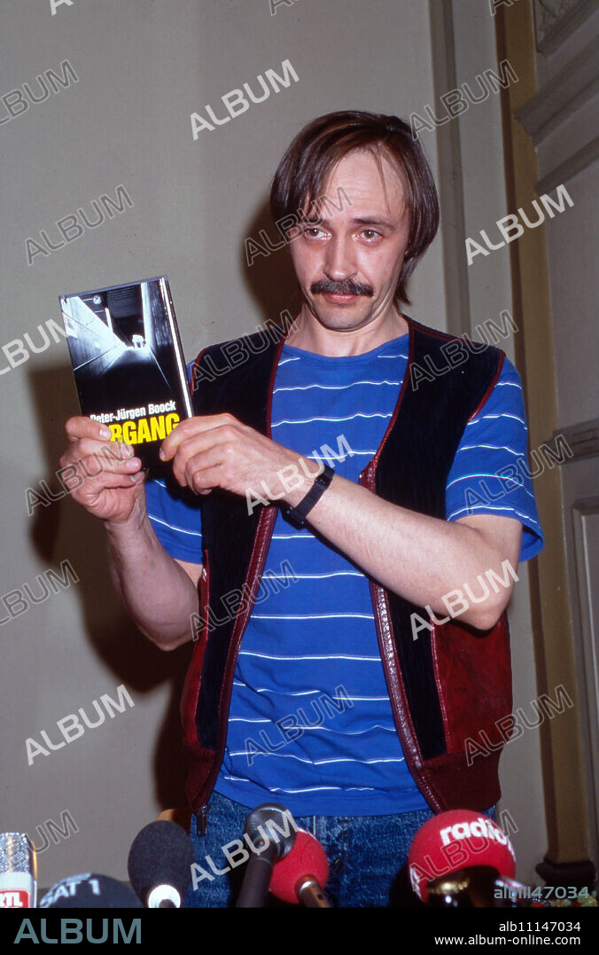 Reading by ex-RAF terrorist Peter Jürgen Boock from his book "Abgang" at the Literaturhaus in Hamburg, Germany, 1988, which was well received by the press. (original german headline: Peter Jürgen Boock).