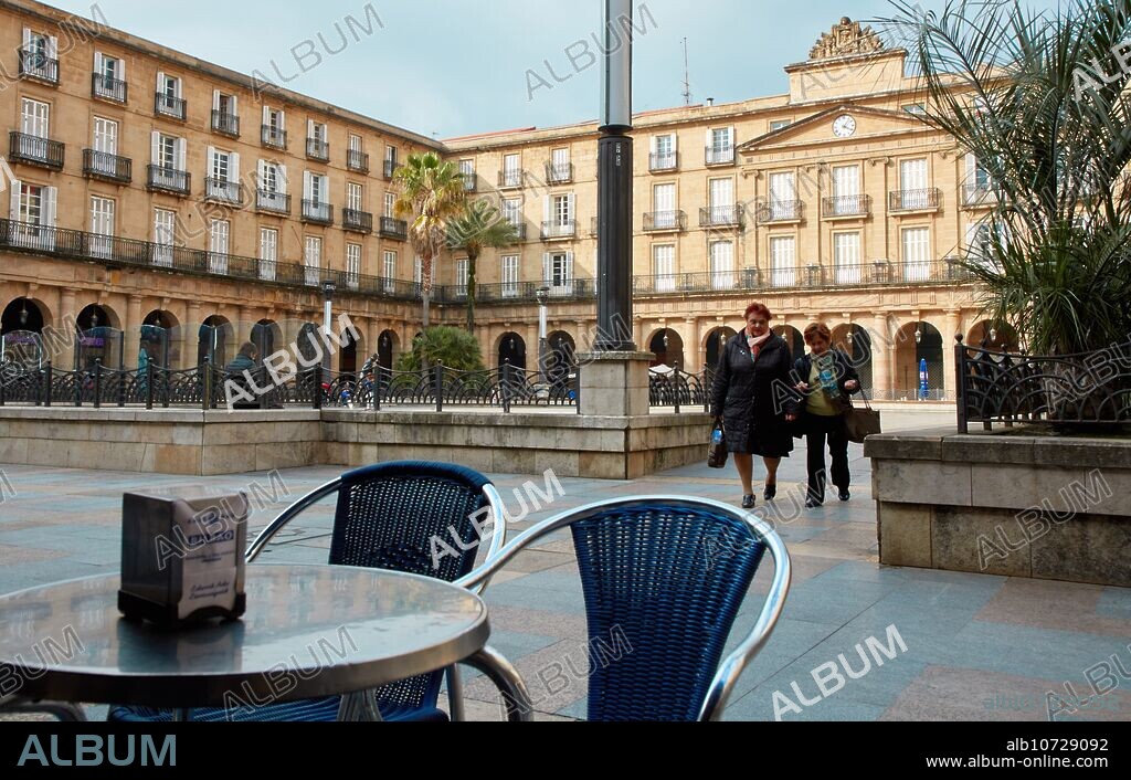 Plaza Nueva o Plaza Berria, Casco Viejo, Bilbao, Bizkaia, Basque Country, Spain, Europe.
