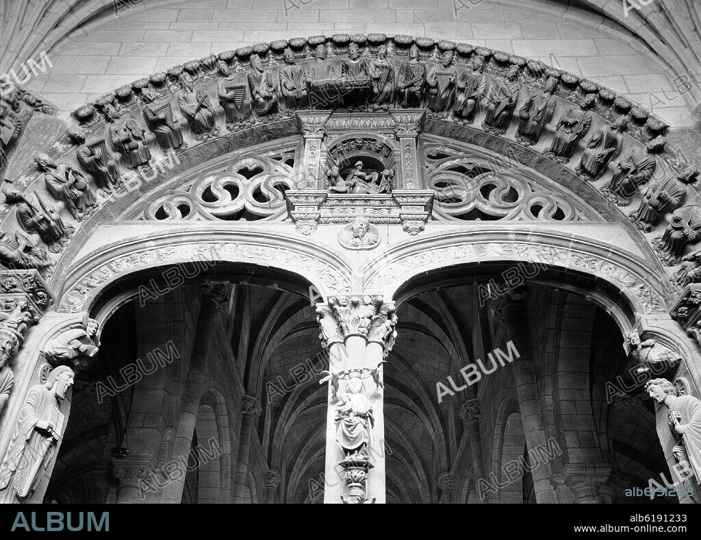 MAESTRO MATEO (taller). PORTICO DEL PARAISO DE LA CATEDRAL DE ORENSE - SIGLO XIII - ROMANICO ESPAÑOL - FOTOGRAFIA EN BLANCO Y NEGRO - AÑOS 50.