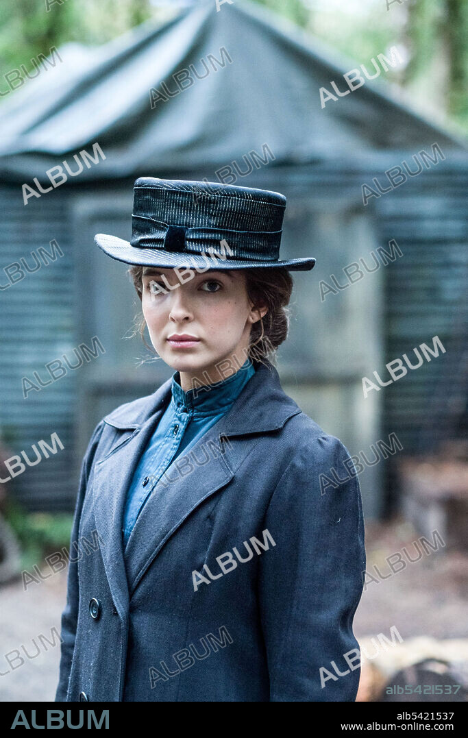 JODIE COMER in LADY CHATTERLEY'S LOVER, 2015, directed by JED MERCURIO. Copyright Hartswood Films/Serena Cullen Productions.