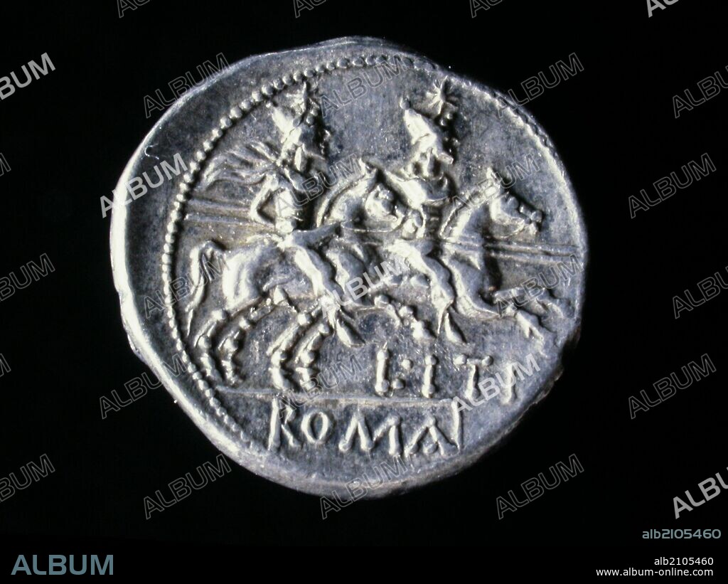 NUMISMATICA. MONEDA REPUBLICA ROMANA. DENARIO DE PLATA, DE LA FAMILIA ITIA. REVERSO. LOS DIOSCUROS, CASTOR Y POLUX, A CABALLO MARCHANDO A LA DERECHA. 149 A.C. (DEPOSITO: MUSEO ARQUEOLOGICO NACIONAL).