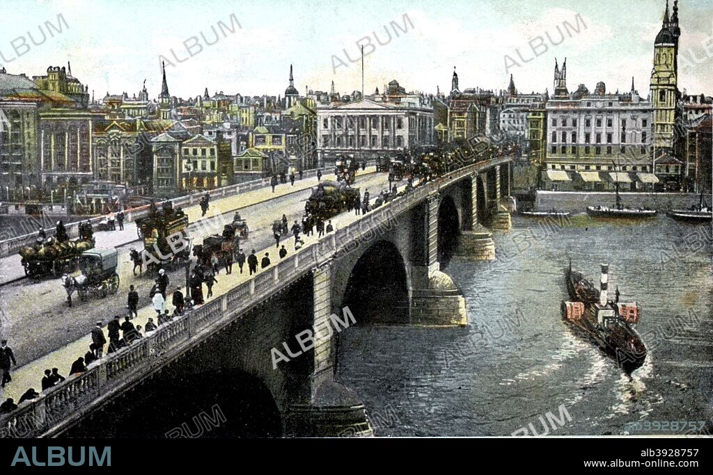 London Bridge After The 1904 Widening, London, 20th Century. Built to a design by John Rennie in 1824-1831, this version of London Bridge was dismantled and sold to Lake Havasu City, USA in 1968. It was replaced by a concrete structure. Postcard from The Souvenir Album, Views of London And The River Thames, From London To Oxford, (London, 20th Century).