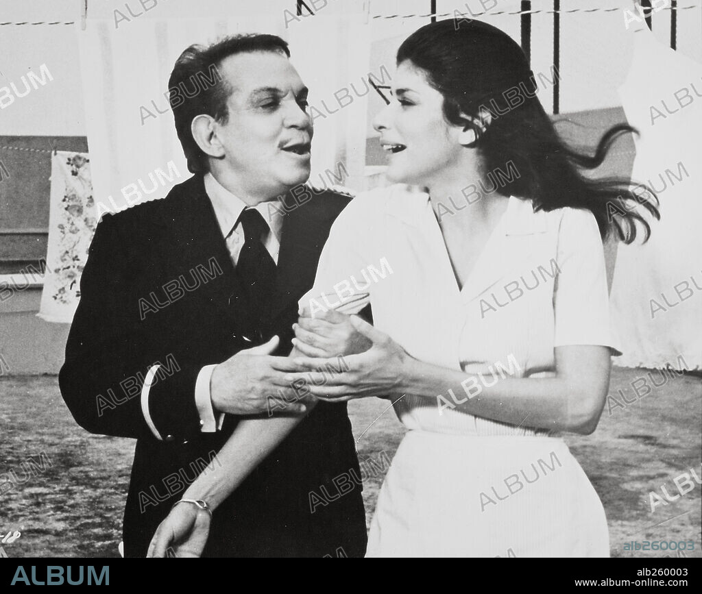 CANTINFLAS en CONSERJE PARA TODO, 1974 (CONSERJE EN CONDOMINIO), dirigida por MIGUEL M. DELGADO. Copyright RIOMA FILMS, S.A.