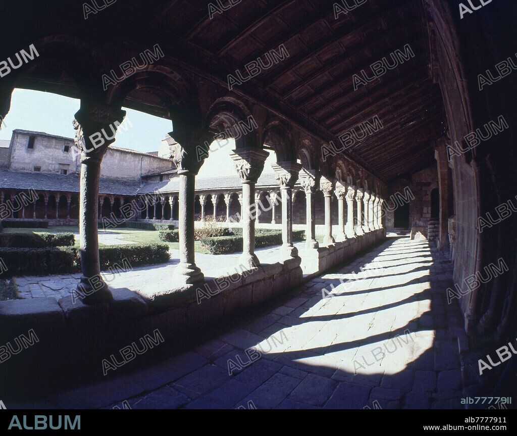 CLAUSTRO ROMANICO DE LA CATEDRAL DE LA SEO DE URGEL - SIGLO XIII.