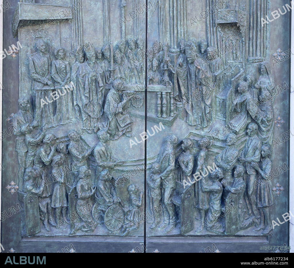 LUIS SANGUINO DE PASCUAL (1934-). DET - NUEVA PUERTA DE BRONCE ESCULPIDO - 1999 - JUAN PABLO II INAUGURANDO LA CATEDRAL.