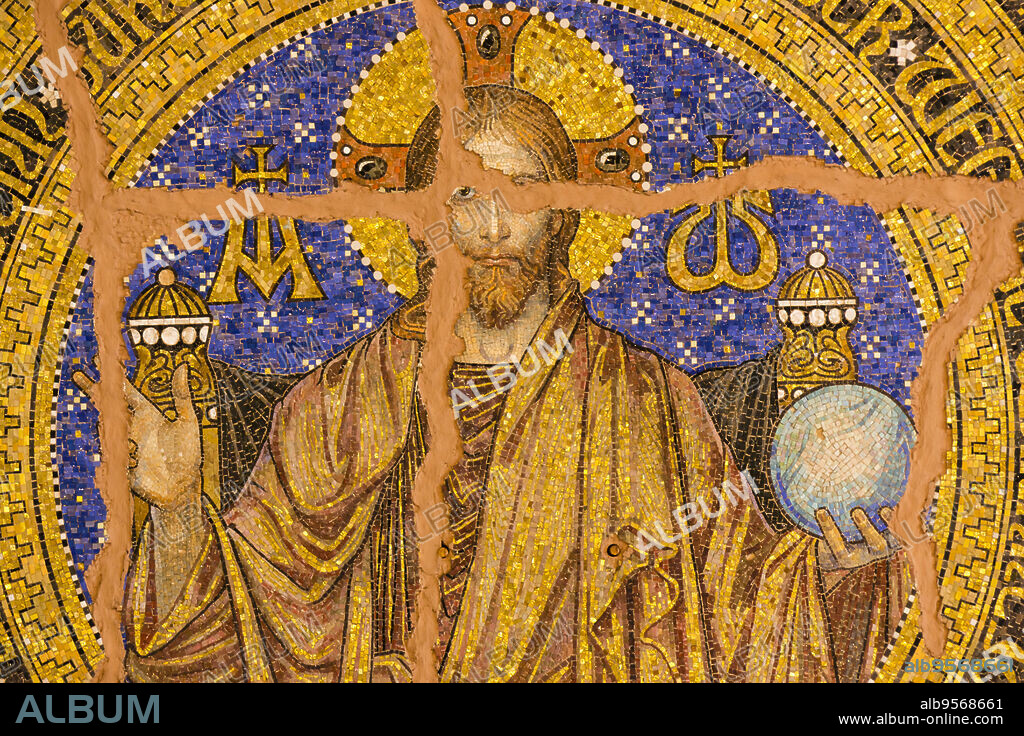 Jesucristo, iglesia evangélica luterana Kaiser-Wilhelm-Gedächtniskirche, Kurfürstendamm ,Charlottenburgo, Berlin, Alemania, europe.