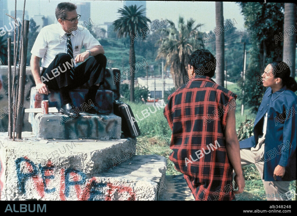 MICHAEL DOUGLAS en UN DÍA DE FURIA, 1993 (FALLING DOWN), dirigida por JOEL SCHUMACHER. Copyright WARNER BROTHERS.