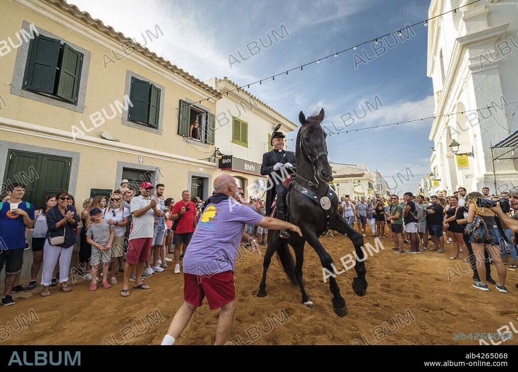Colcada, cabalgada de recogimiento de Caixers, Sant lluís, fiestas de Sant Lluís, Menorca, balearic islands, Spain.