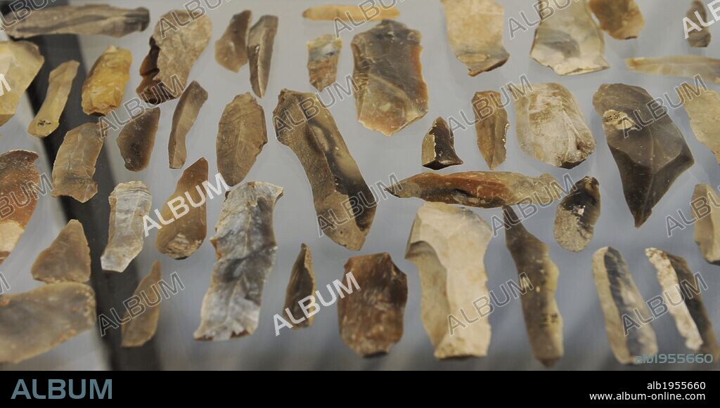 ARTE. PREHISTORIA. EUROPA. CULTURA BROMME. Tardo Paleolítico Superior. Distintos tipos de escamas líticas (punzones, hojas, raspadores, buriles, núcleos). 11.000 a.C. Museo Nacional. Copenhague. Dinamarca. Europa.