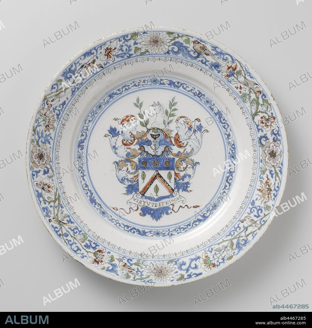Plate, multicolored painted with the Creagh family crest, Plate of faience, multicolored painted. On the flat the Creagh family crest with a prominent helmet, with a horse head half turned to the right and two leaves as a helmet sign. Under the coat of arms a banderolle with the motto: VIRTUTE ET NUMINE. The edge of the plate is painted with leaf vines, flowers and birds., anonymous, Delft, c. 1685 - c. 1690, d 26.0 cm × h 3.0 cm.