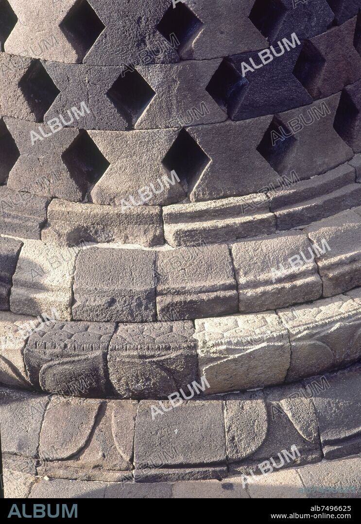 STUPA DEL TEMPLO DE BOROBUDUR- SANTUARIO BUDISTA- S IX- DECORACION GEOMETRICA- (DET).