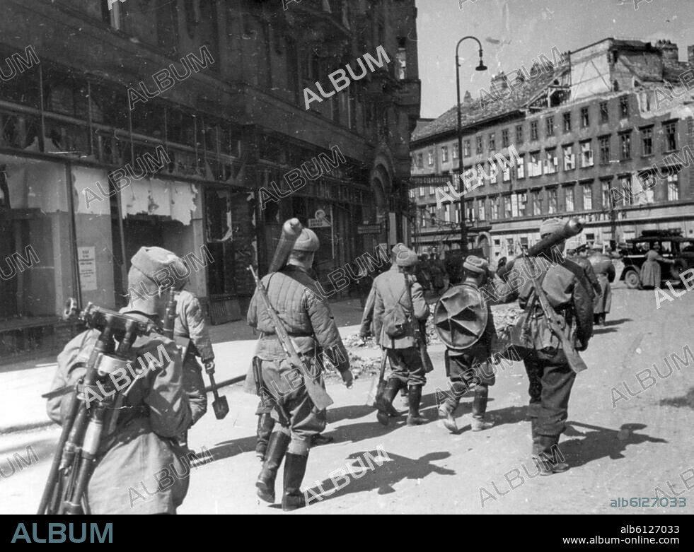 Russische Soldaten in Wien, 1945.