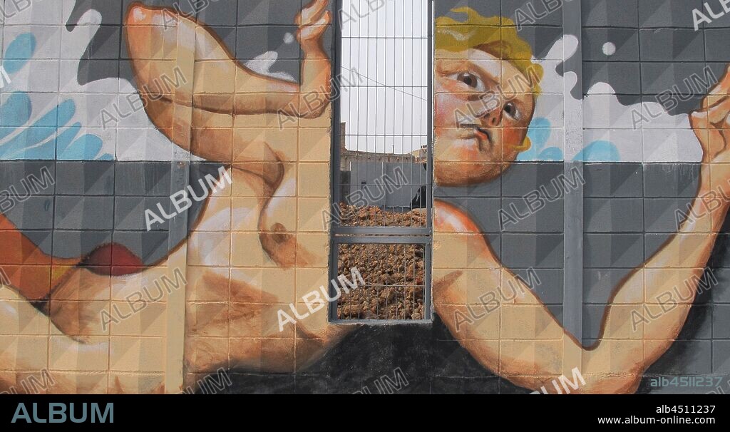 ilustración de torso de joven sin ropa con los brazos extendidos, graffiti mural, plaza de las glorias; distrito San Martin, Barcelona, en 2014.