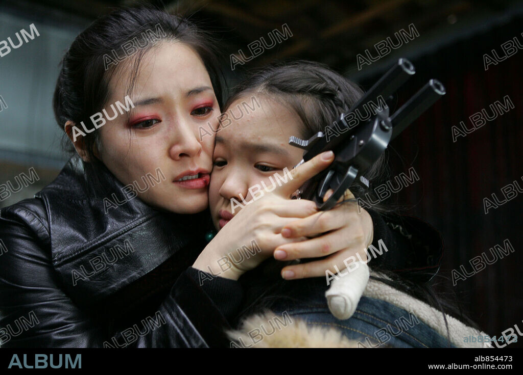 LEE YOUNG and YEA-YOUNG KWON in SYMPATHY FOR LADY VENGEANCE, 2005 (CHINJEOLHAN GEUMJASSI), directed by PARK CHAN-WOOK. Copyright MOHO FILMS.