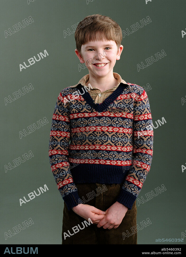 FREDDIE HIGHMORE in CHARLIE AND THE CHOCOLATE FACTORY, 2005, directed by TIM BURTON. Copyright WARNER BROS.