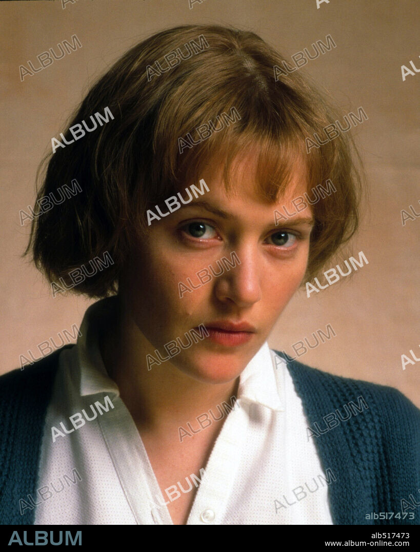 KATE WINSLET in IRIS, 2001, directed by RICHARD EYRE. Copyright MIRAGE ENTERPRISES/INTERMEDIA FILMS/MIRAMAX FILMS.