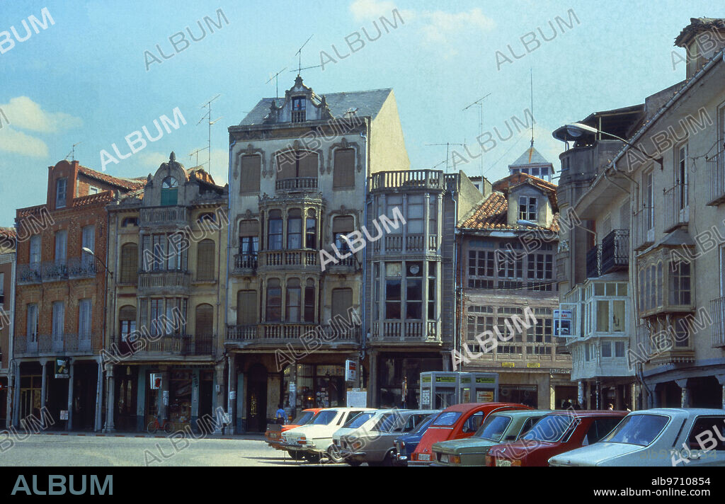 PLAZA MAYOR DE LA BAÑEZA  - FOTO AÑOS 80.