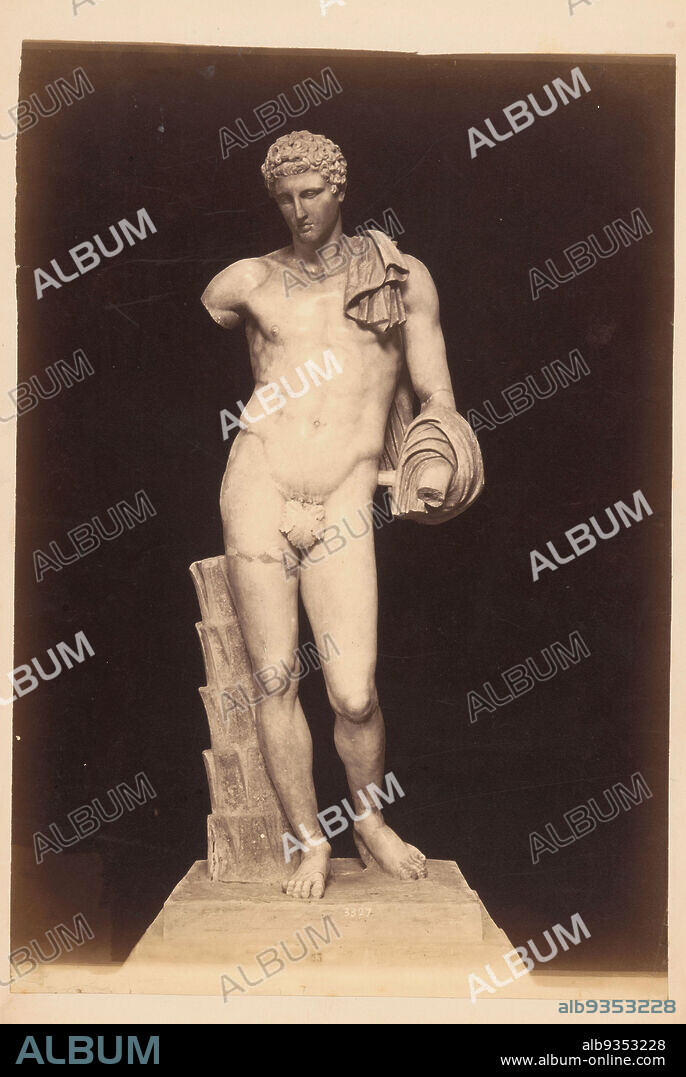 Hermes of Belvedere in the Vatican Museums in the Vatican City State, anonymous, Vaticaanse Musea, c. 1875 - c. 1900, cardboard, albumen print, height 408 mm × width 281 mm.