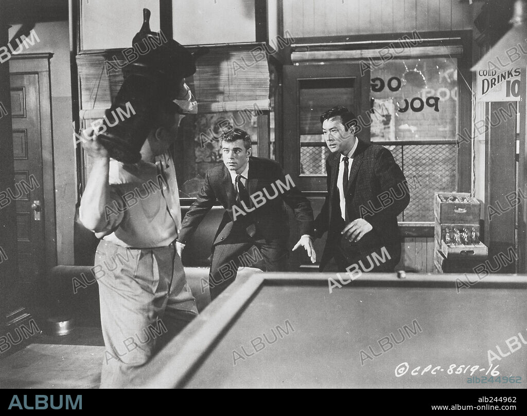 GLENN CORBETT y JAMES SHIGETA en KIMONO ROJO, 1959 (THE CRIMSON KIMONO), dirigida por SAMUEL FULLER. Copyright COLUMBIA PICTURES.