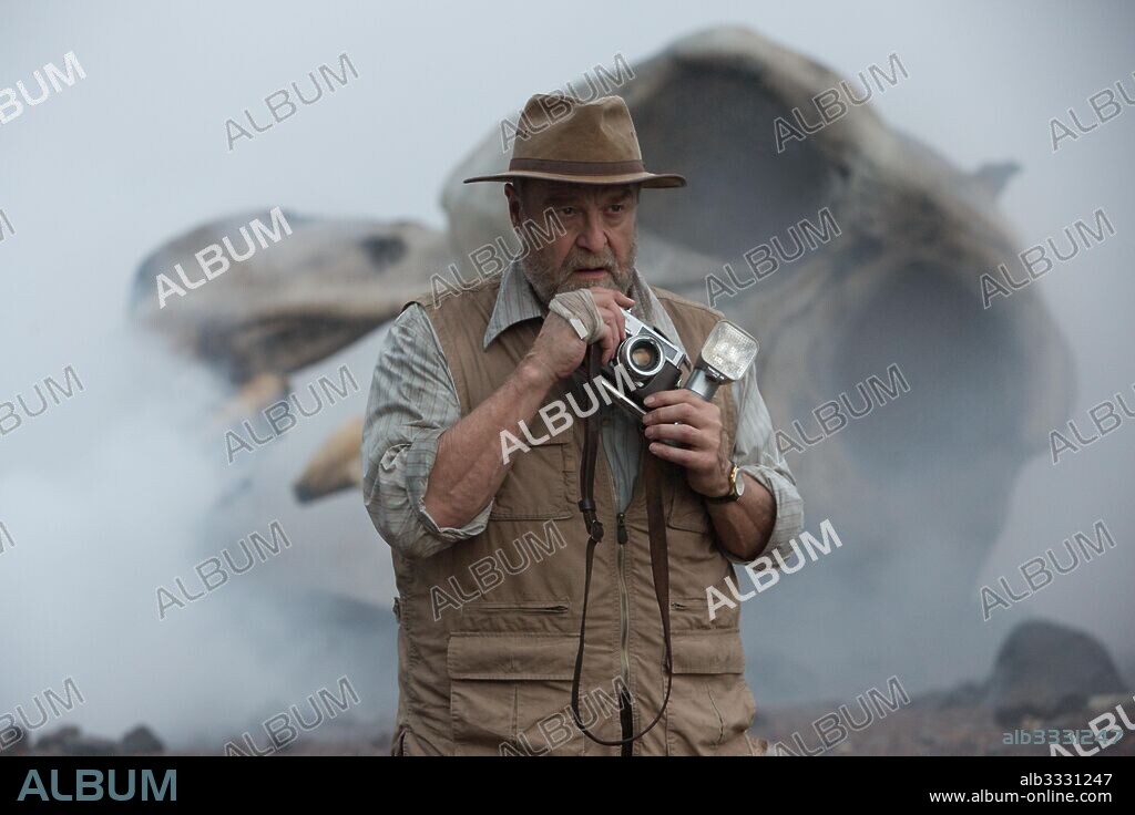 JOHN GOODMAN in KONG: SKULL ISLAND, 2017, directed by JORDAN VOGT-ROBERTS. Copyright Village Roadshow Pictures/Legendary Pictures/Warner Bros. / ZLOTNICK, CHUCK.