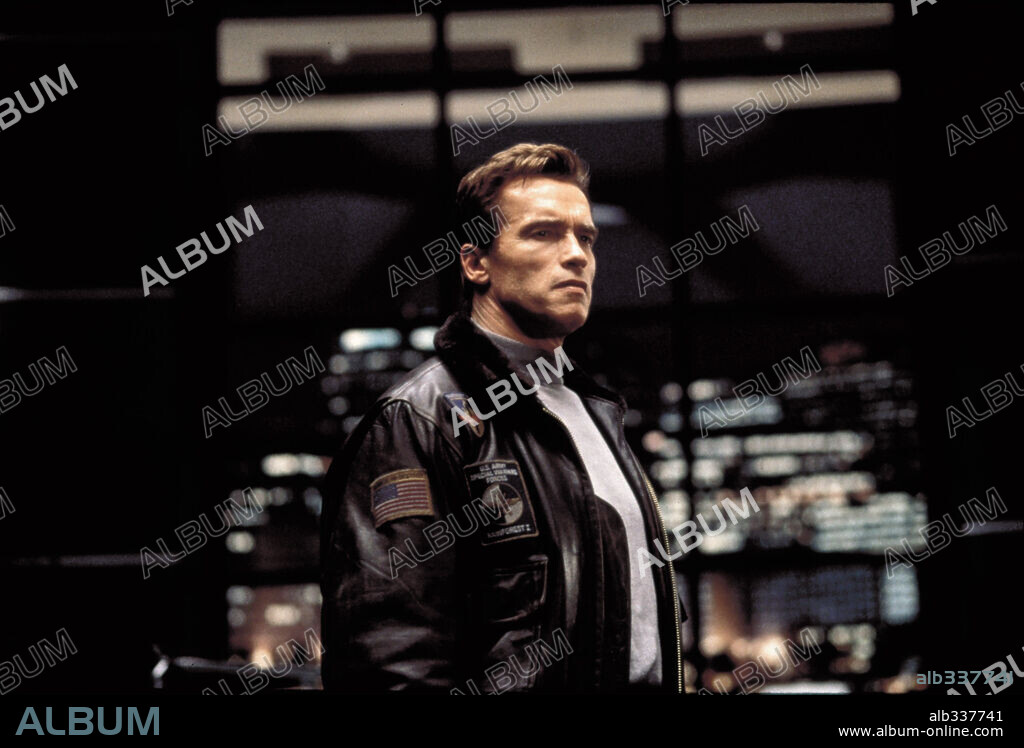 ARNOLD SCHWARZENEGGER en EL SEXTO DÍA, 2000 (THE 6TH DAY), dirigida por ROGER SPOTTISWOODE. Copyright PHOENIX PICTURES / McEWAN, ROB.