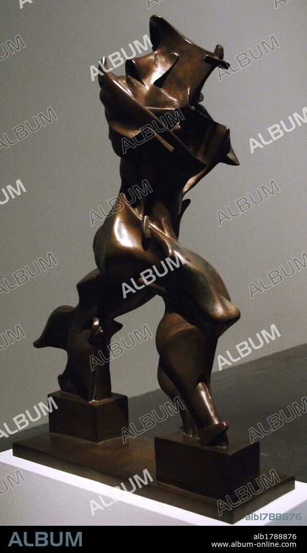 ARTE S. XX. ITALIA. BOCCIONI, Umberto (Reggio Calabria, 1882-Verona, 1916). Pintor y escultor italiano perteneciente al género futurista. "FORMAS UNICAS DE LA CONTINUIDAD EN EL ESPACIO" (1913). Escultura en bronce. Tate Modern. Londres. Inglaterra. Reino Unido.