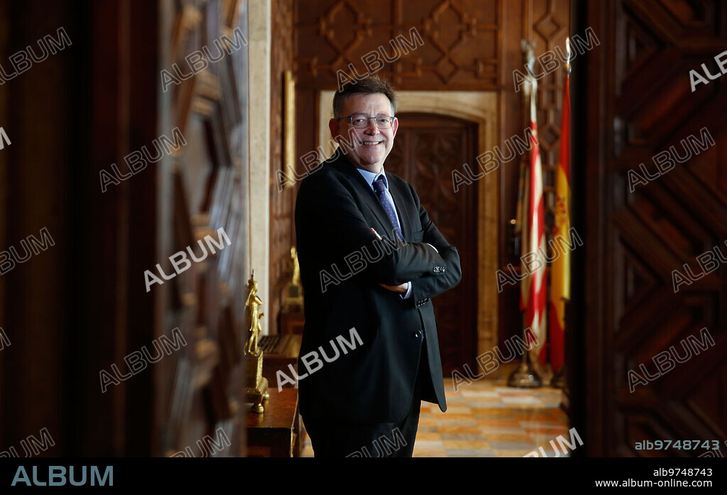 Valencia, 02/07/2015. Entrevista al president de la Generalitat Valenciana, Ximo Puig, en el Palau de la Generalitat. Foto: Rober Solsona ARCHDC.