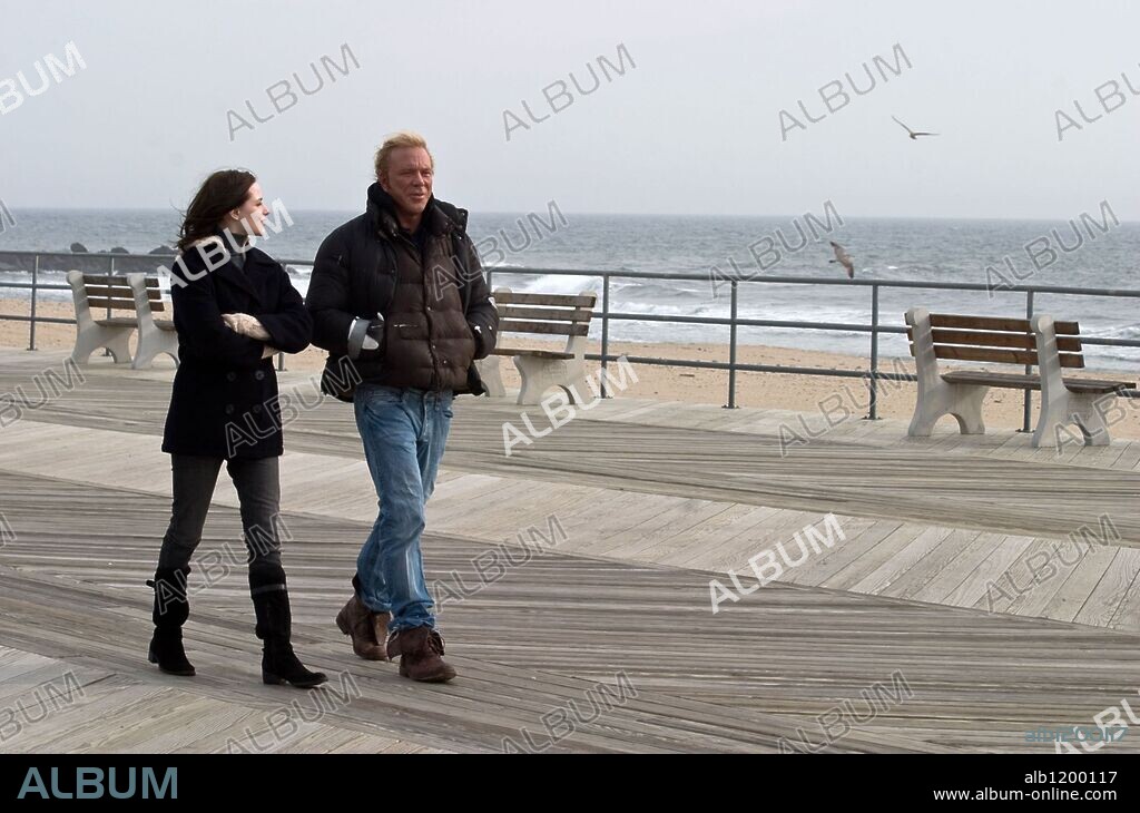 EVAN RACHEL WOOD and MICKEY ROURKE in THE WRESTLER, 2008, directed by DARREN ARONOFSKY. Copyright SATURN FILMS.