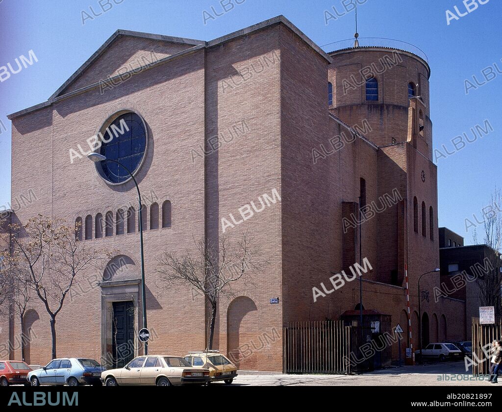 MIGUEL FISAC. IGLESIA DEL ESPIRITU SANTO SITUADA EN LA CALLE SERRANO Nº 125.