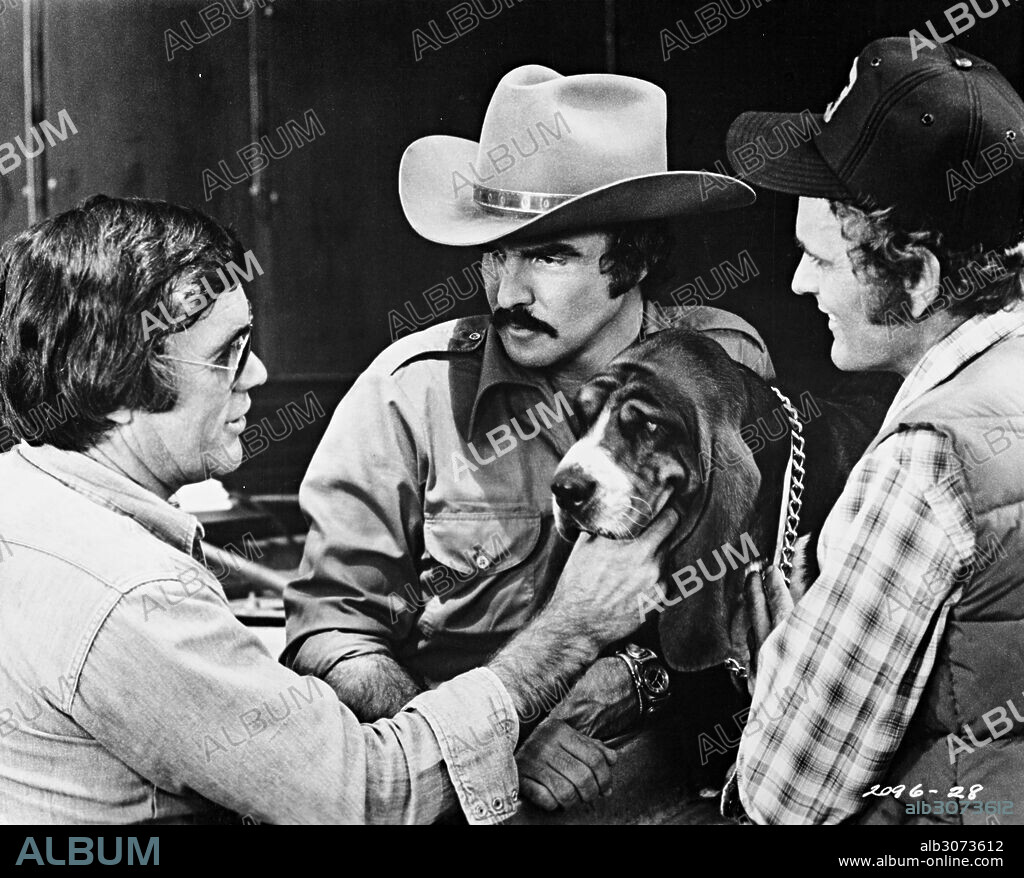 BURT REYNOLDS, HAL NEEDHAM and JERRY REED in SMOKEY AND THE BANDIT, 1977, directed by HAL NEEDHAM. Copyright UNIVERSAL PICTURES.