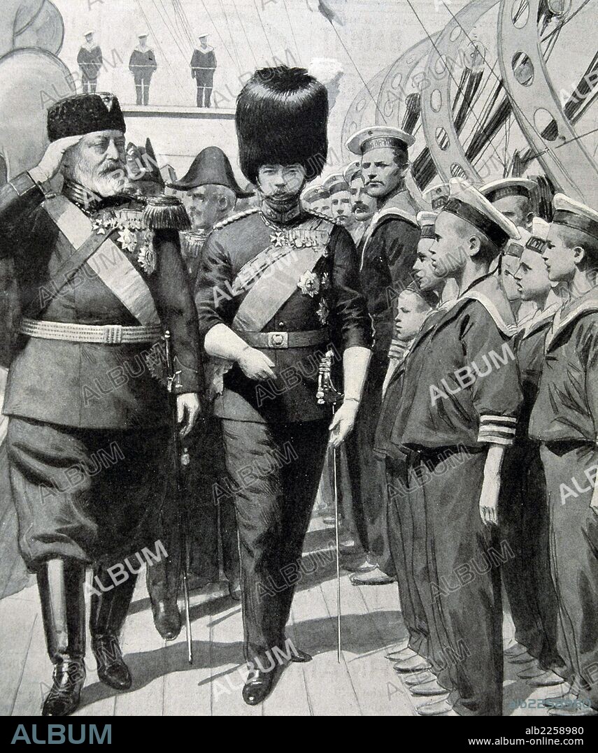 NICOLAS II. ZAR DE RUSIA. 1868 - 1918. CON EL REY EDUARDO VII , VISITANDO INGLATERRA. EL ZAR CON TOCADO DE POLICIA INGLES. GRABADO DE L ' ILLUSTRATION ,AÑO 1911.