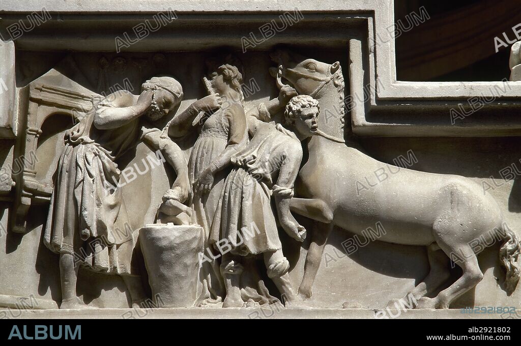 ARTE GÓTICO-TARDIO. ITALIA. IGLESIA DE ORSANMICHELE (1380). Detalle de los altorrelieves de los muros exteriores del templo, con la representación de las actividades de los patronos de los gremios. "HERRERO TRABAJANDO EN SU TALLER". FLORENCIA. La Toscana.