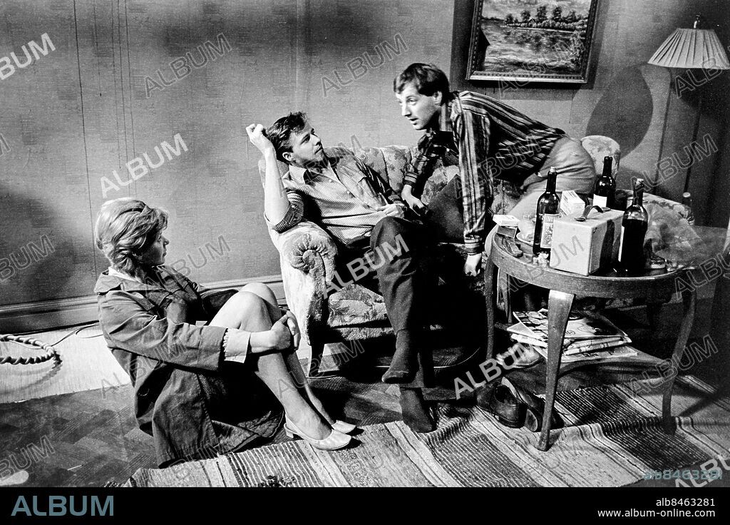 1967-06-29.. JÄMSIDES. TV-pjäs av Bengt Bratt i regi av Bernt Callenbo.. Sänt första gången 1967-09-26.. Här ses från vänster skådespelarna Pia Rydwall, som Kvinnan, Sven Wollter, som Mannen, och Frej Lindqvist, som Vännen.. Foto: Anders Berg / RiR / SVT / Kod: 5600. Bild och notis publ. i RiR 39/67 sid. 27.. RiR 18635 sv/v neg  . TV-teater Trio.