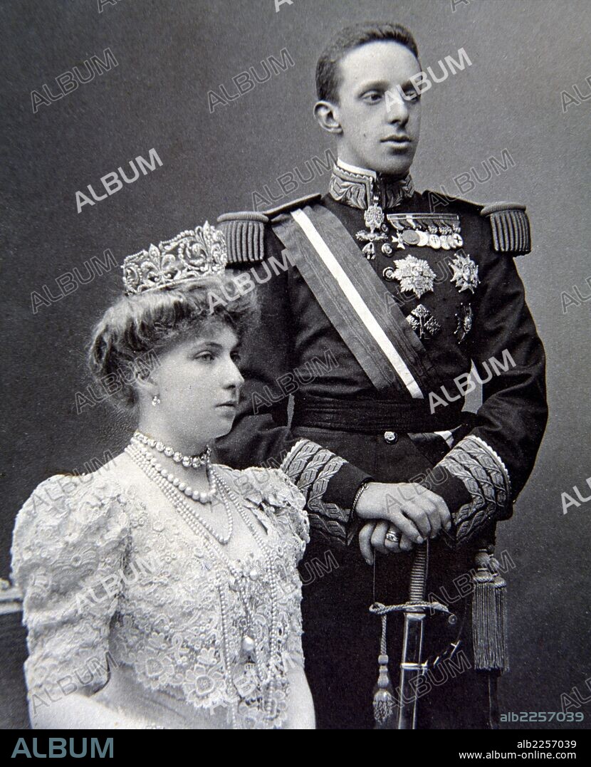 ALFONSO XIII. REY DE ESPAÑA. MADRID 1886 / 1941. CON SU ESPOSA VICTORIA EUGENIA DE BATTEMBERG. REPRODUCCION FOTO..