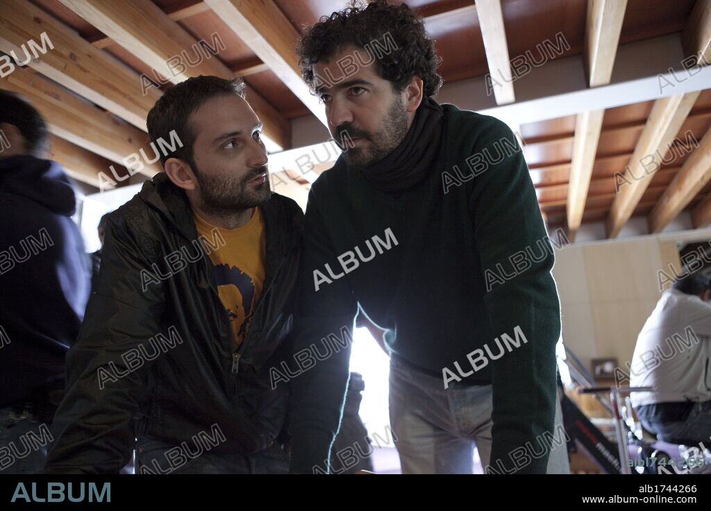 BORJA MANSO y MARCOS CABOTA en AMIGOS.. ., 2011, dirigida por BORJA MANSO y MARCOS CABOTA. Copyright TELECINCO CINEMA.
