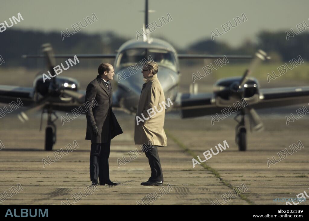 DAVID DENCIK y GARY OLDMAN en EL TOPO, 2011 (TINKER, TAILOR, SOLDIER, SPY), dirigida por TOMAS ALFREDSON. Copyright STUDIO CANAL.