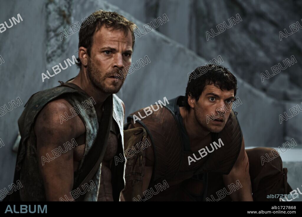 HENRY CAVILL and STEPHEN DORFF in IMMORTALS, 2011, directed by TARSEM SINGH. Copyright UNIVERSAL PICTURES.