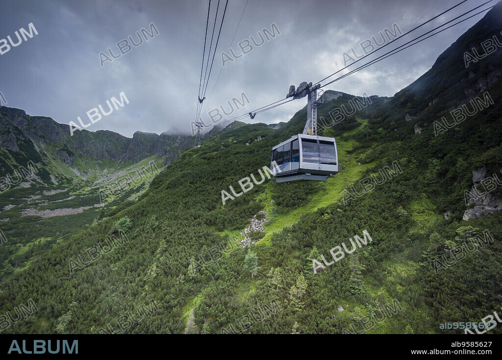 Funicular de Kuznice a Kasprowy Wierch , parque nacional Tatra, Malopolska, Cárpatos, Polonia, europe.