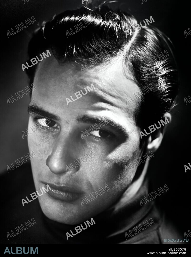 MARLON BRANDO en SALVAJE! (THE WILD ONE, 1953), dirigida por LASZLO BENEDEK. Copyright COLUMBIA PICTURES.