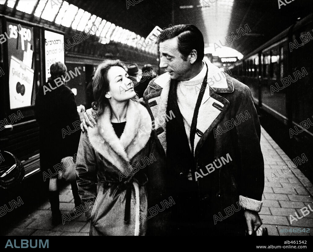 ANNIE GIRARDOT et YVES MONTAND dans VIVRE POUR VIVRE, 1967, réalisé par CLAUDE LELOUCH. Copyright LES FILMS ARIANE.