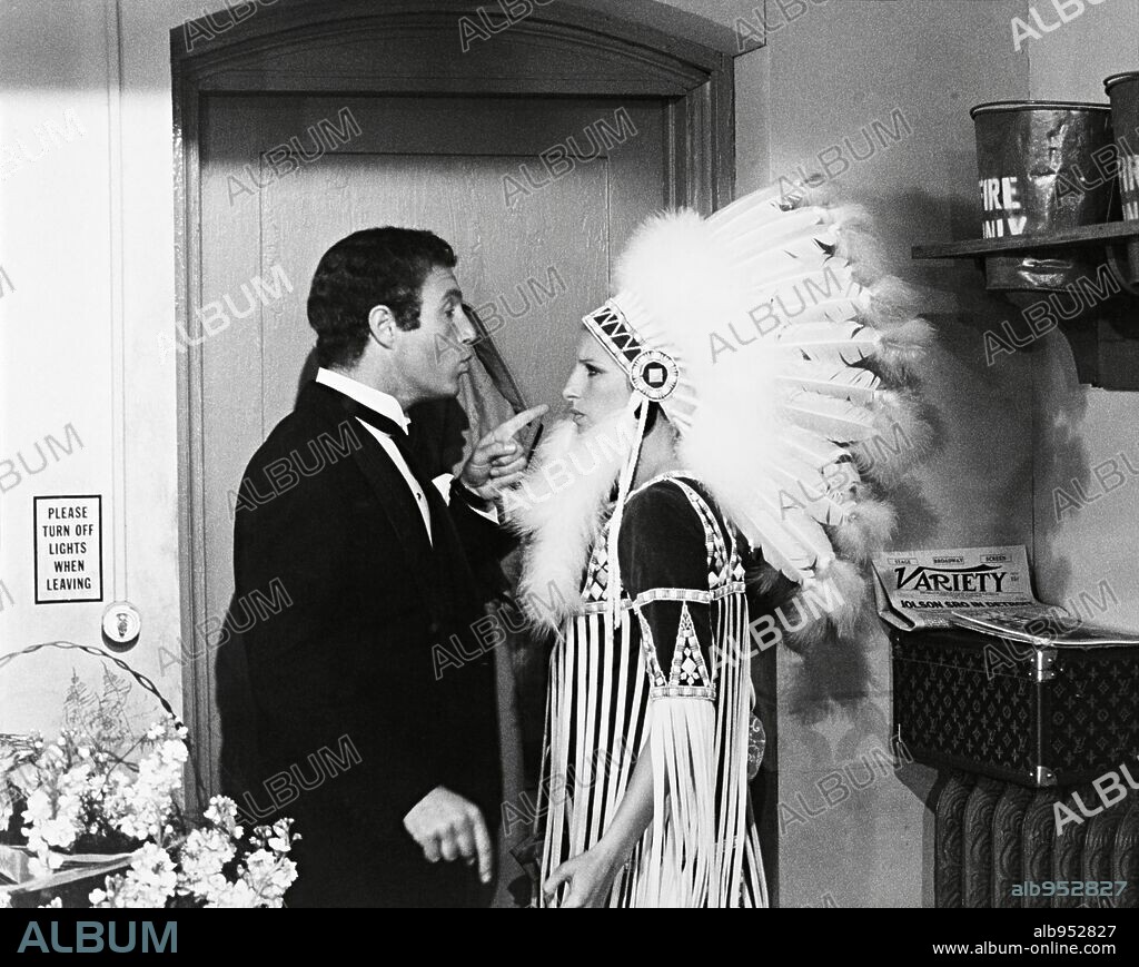 JAMES CAAN y BARBARA STREISAND. BARBRA STREISAND y JAMES CAAN en FUNNY LADY, 1975, dirigida por HERBERT ROSS. Copyright RASTAR/COLUMBIA.