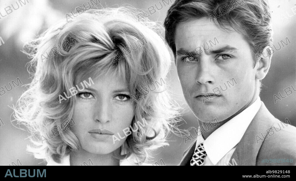 ALAIN DELON y MONICA VITTI en EL ECLIPSE, 1962 (L' ECLISSE), dirigida por MICHELANGELO ANTONIONI. Copyright INTEROPA-CINERIZ-PARIS/TIMES.