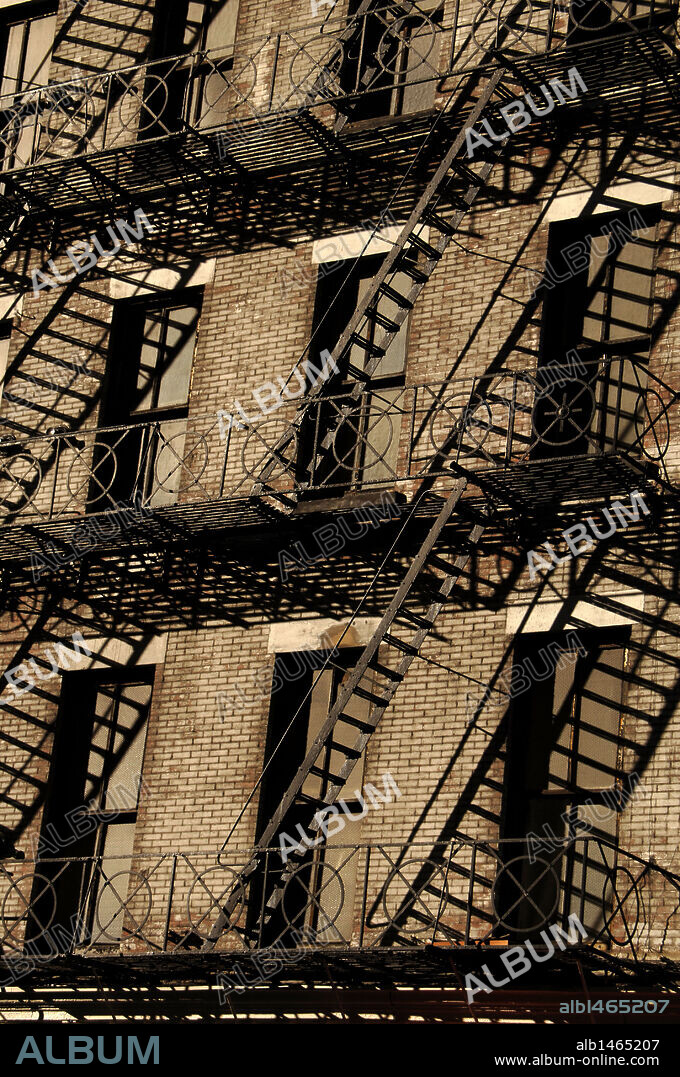 ESCALERAS DE EMERGENCIA de un edificio de la ciudad. NUEVA YORK. Estados Unidos.
