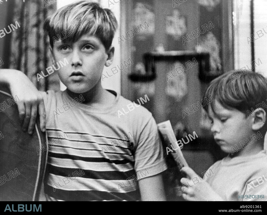 RICHARD BREWSTER and RICHIE ANDRUSCO in LITTLE FUGITIVE, 1953, directed by MORRIS ENGEL, RAY ASHLEY and RUTH ORKIN. Copyright Little Fugitive Production Company.