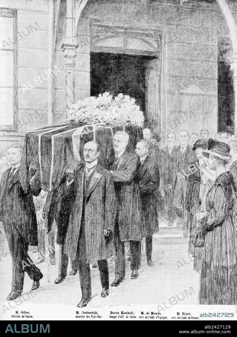 The funeral of Captain Cromie English. Mr. Odier Swiss Minister, Mr. Oudendijk Minister of the Netherlands, Baron Koxkull responsible for aff. Sweden, M. Munze secret. of amb. Spain, Mr. Binet secret. of amb. France. 1918.